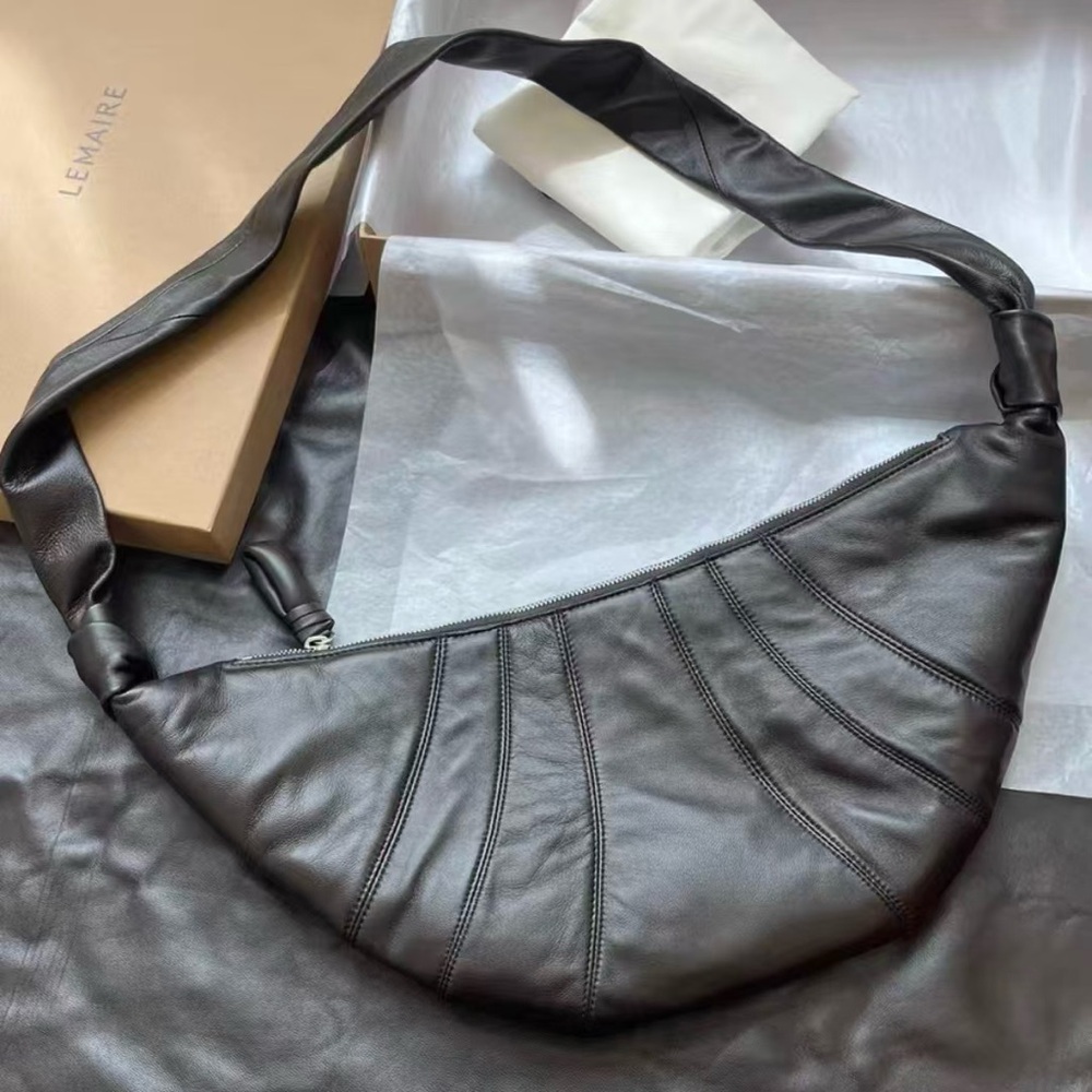 LEMAIRE classic black leather horn bag - Picture 2 of 5